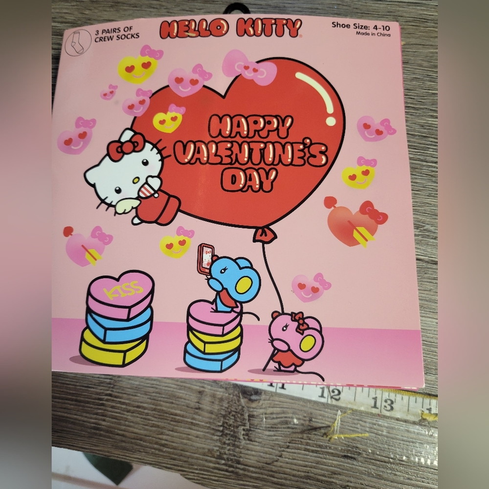 Hello Kitty New in Valentines Day Box 3 Pk of Crew Socks